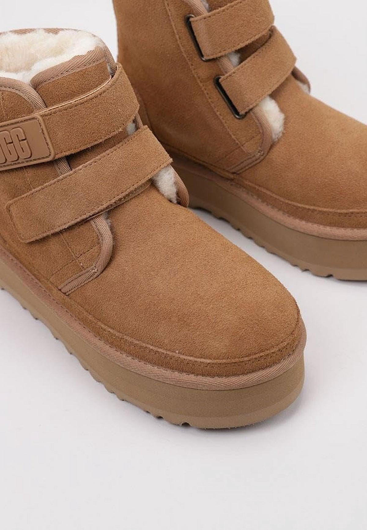 Big and Little Kid's UGG Neumel Platform Chukka Chestnut (1130776K-CHE) - 6