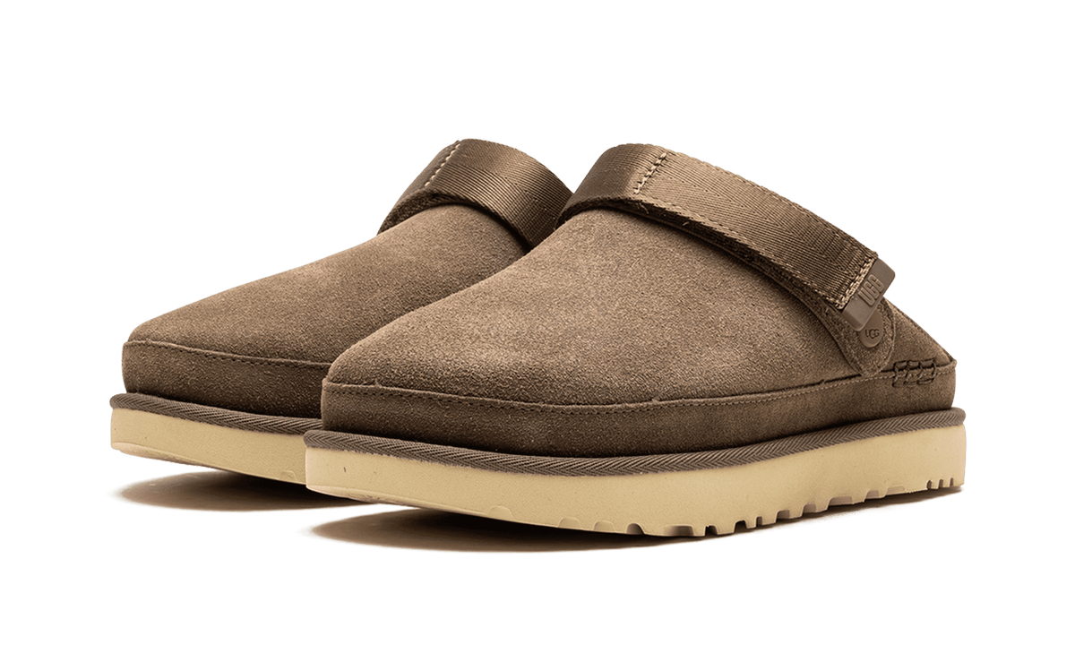 UGG WOMENS Goldenstar Clog Womens "Chestnut" 1138252 CHE 1138252 CHE from Stadium Goods