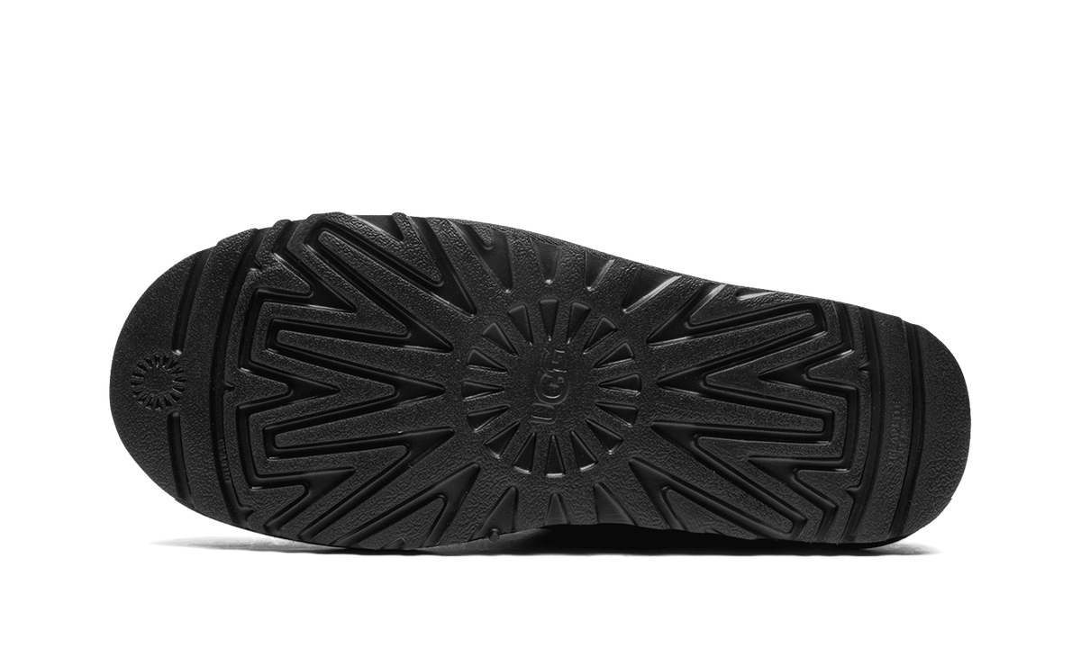 UGG MENS Neumel Chukka Boots "Black" 3236BLK 3236BLK from Stadium Goods